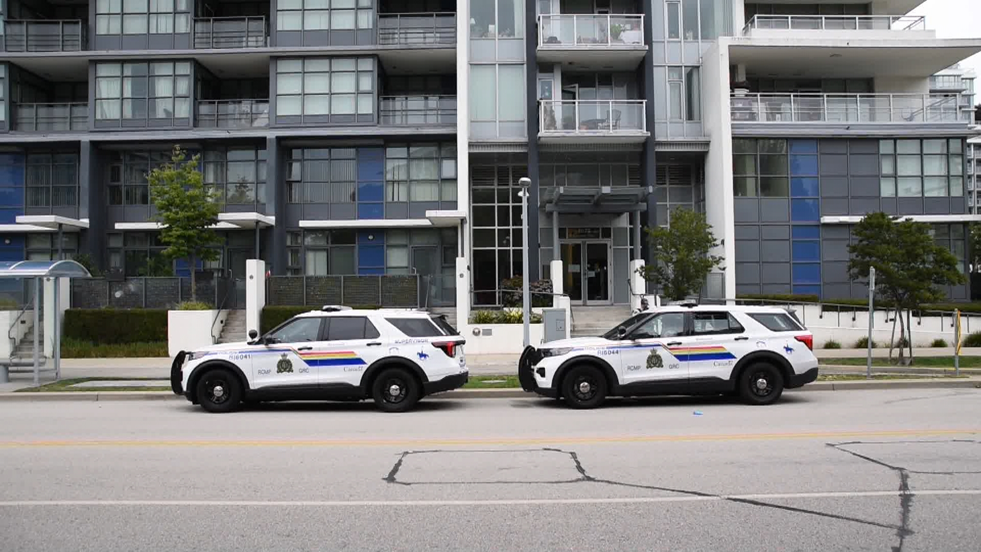 Една жена е мъртва и мъж е арестуван в това