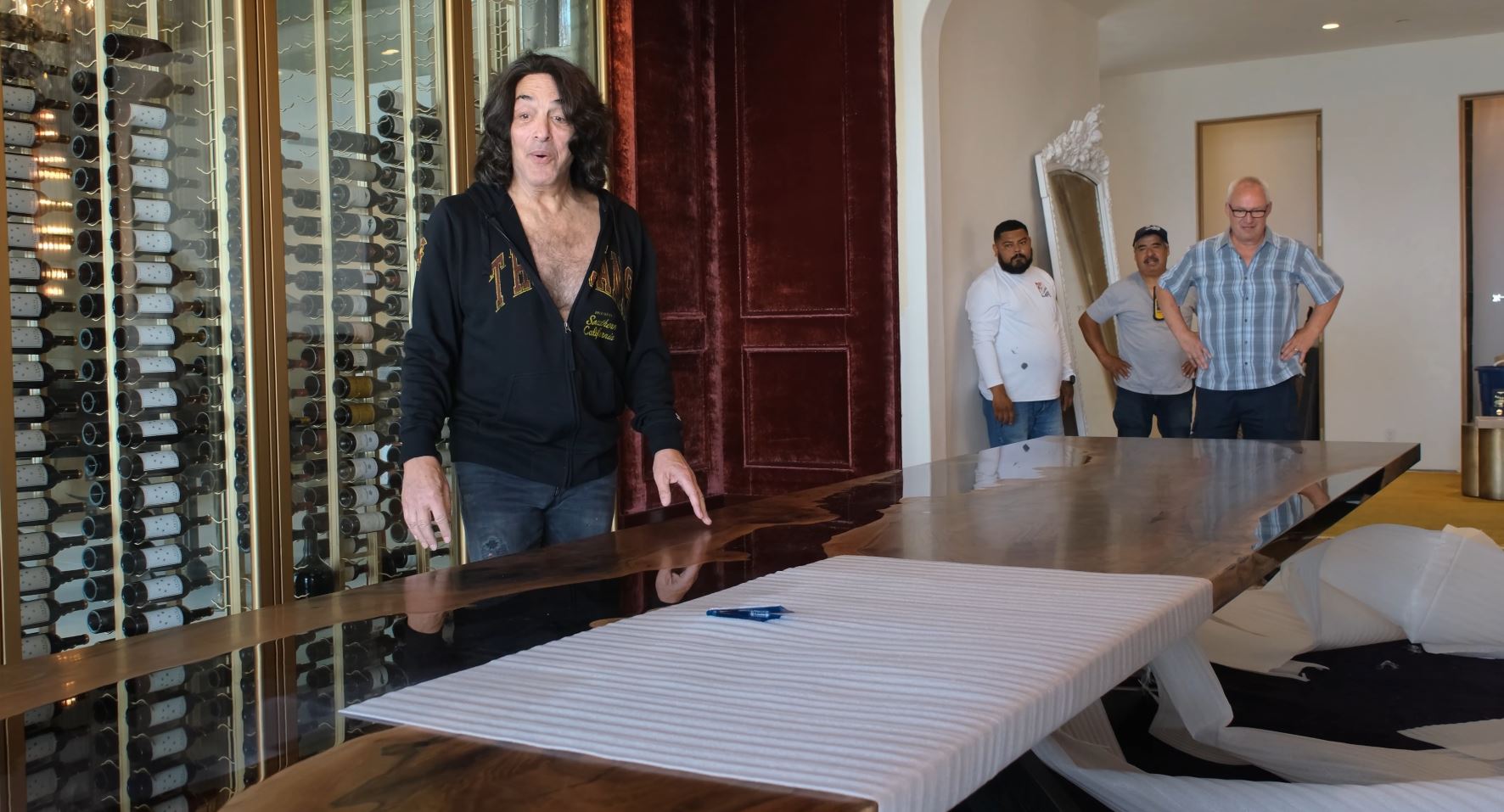 той е икона на рок музика известна с такива хитове