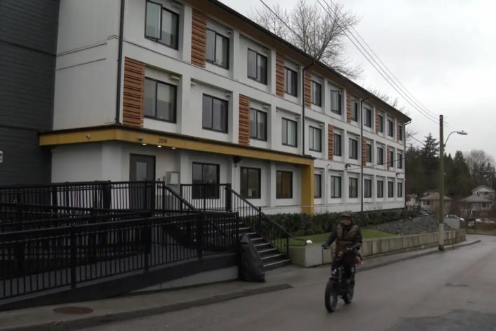 Poročilo razkrilo hudo izpostavljenost delavcev dimu fentanila v kanadskih socialnih stanovanjih