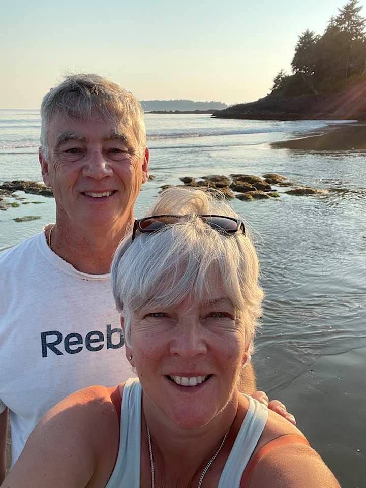 Bruce and Roxanne Richards were retired and loved to travel.