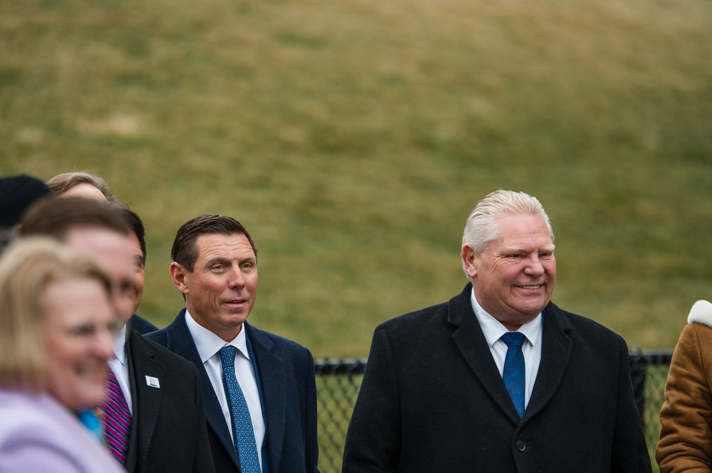 кметът на Брамптън Патрик Браун следва ръководството на провинцията като