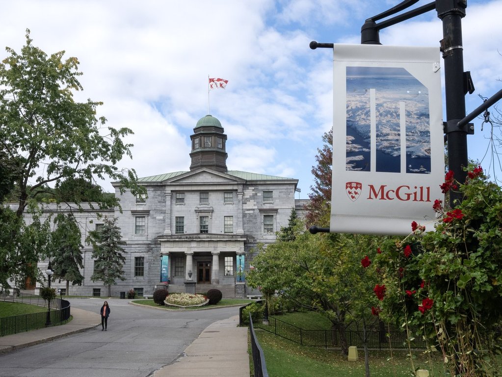 Студентите по право McGill подават петиция за връщане на обучението на осъден убиец