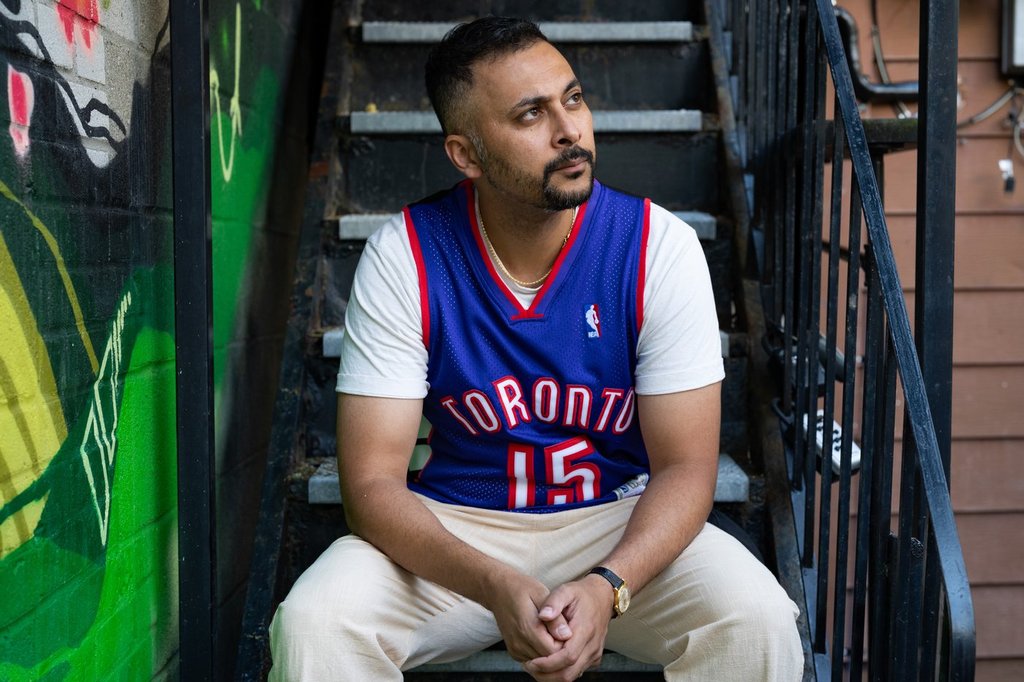 Има сцена в Shook в която водещият на драмата казва