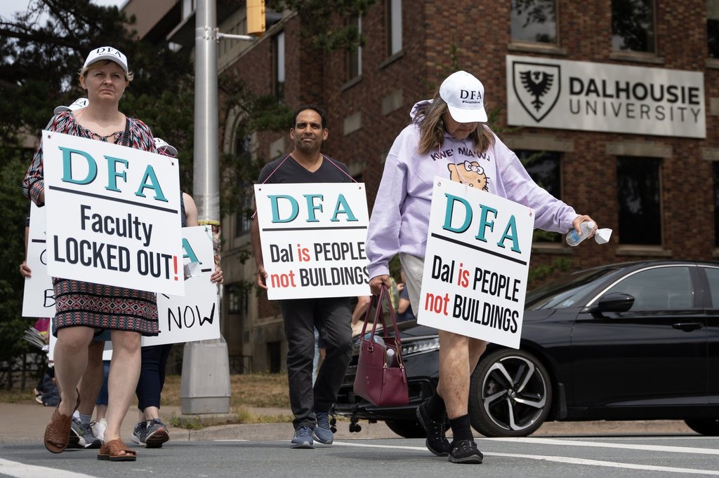 Докато студентите обикновено влизат в първия учебен ден след уикенда