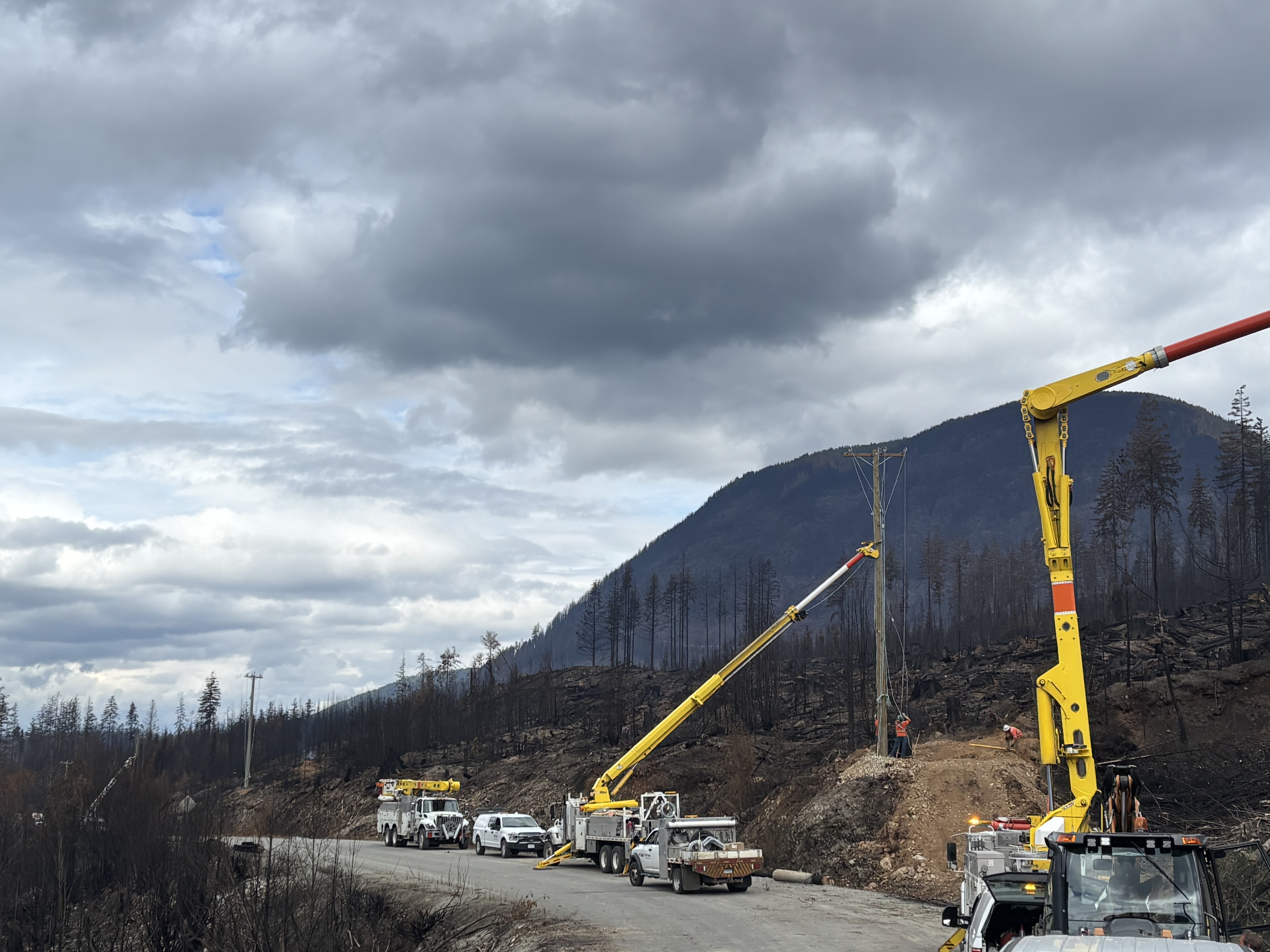 BC Hydro екипажите все още работят за възстановяване на мощността