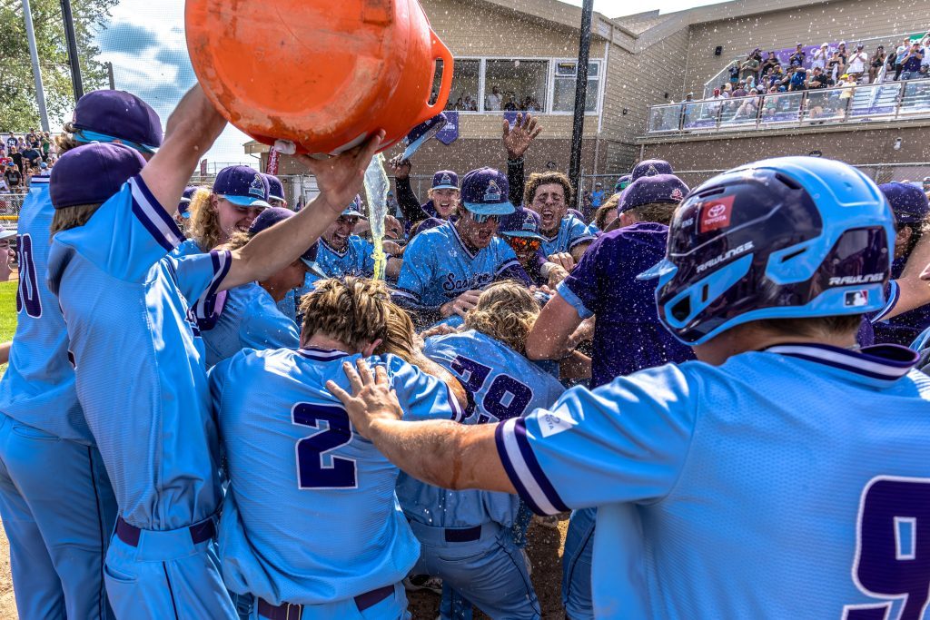 Както са правили през целия сезон плодове Саскатун намират начини
