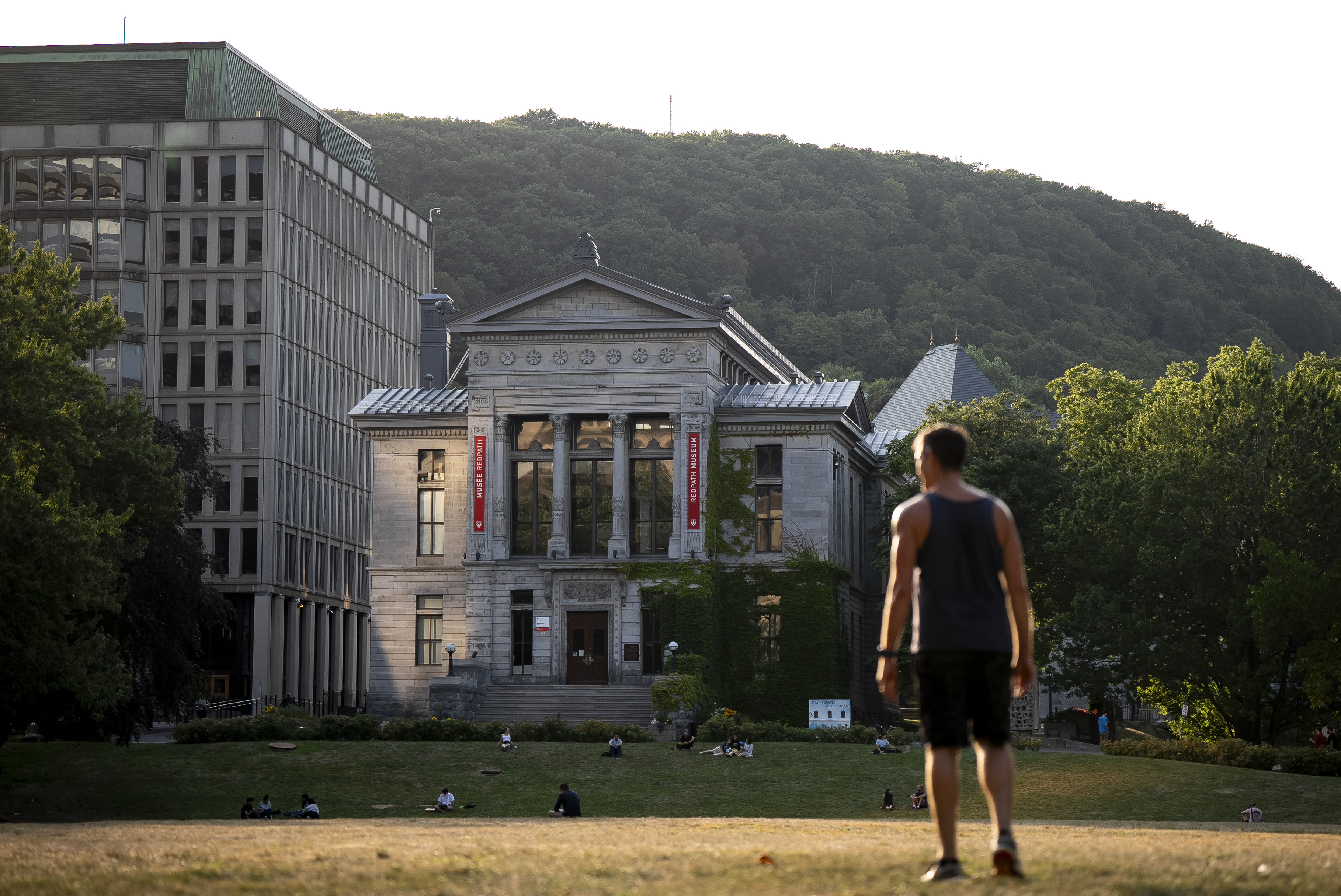 Четири съюза в университета Макгил твърдят че училището атакува свободна