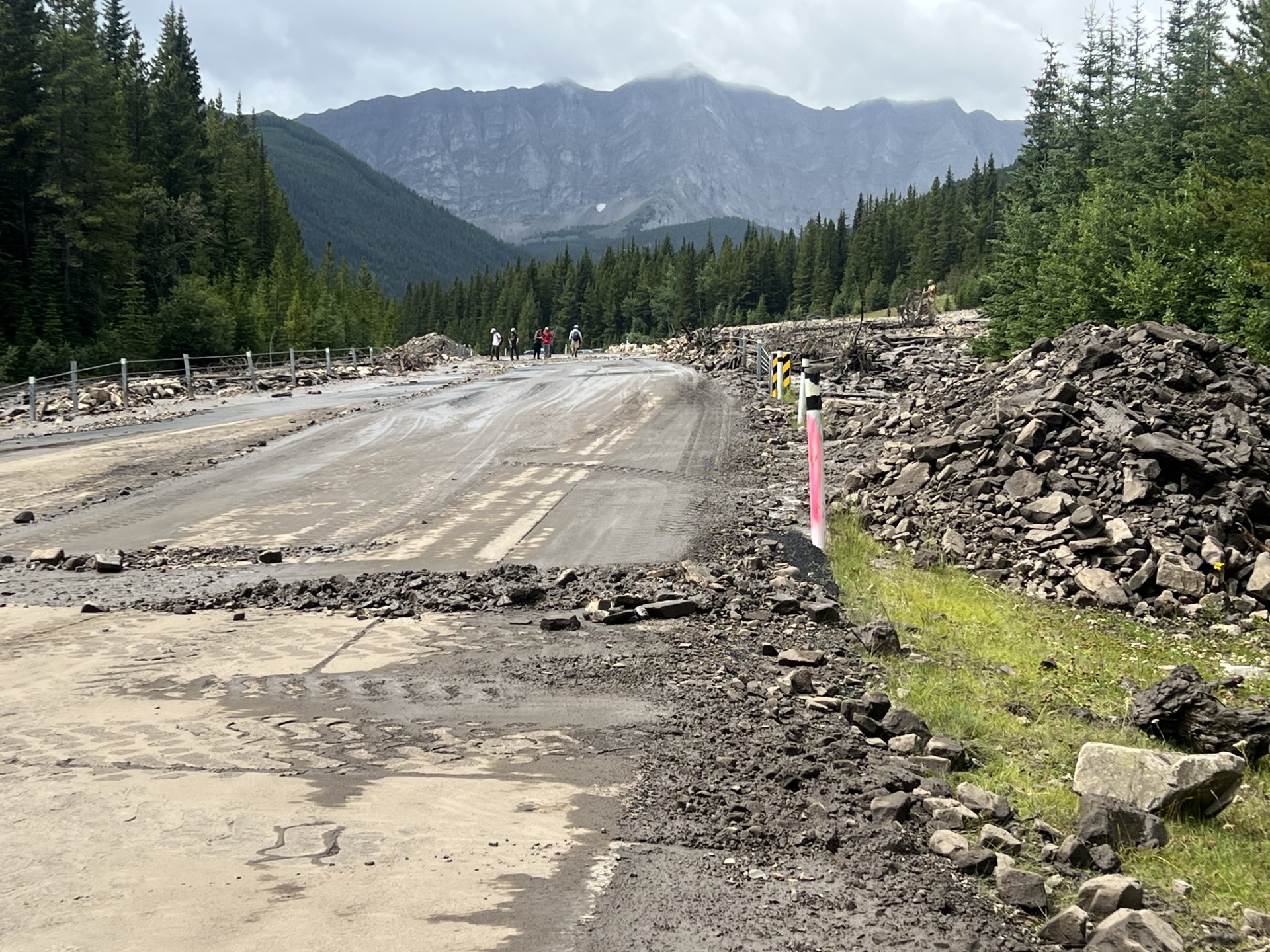 Част от магистрала 40 остава затворена в понеделник след като