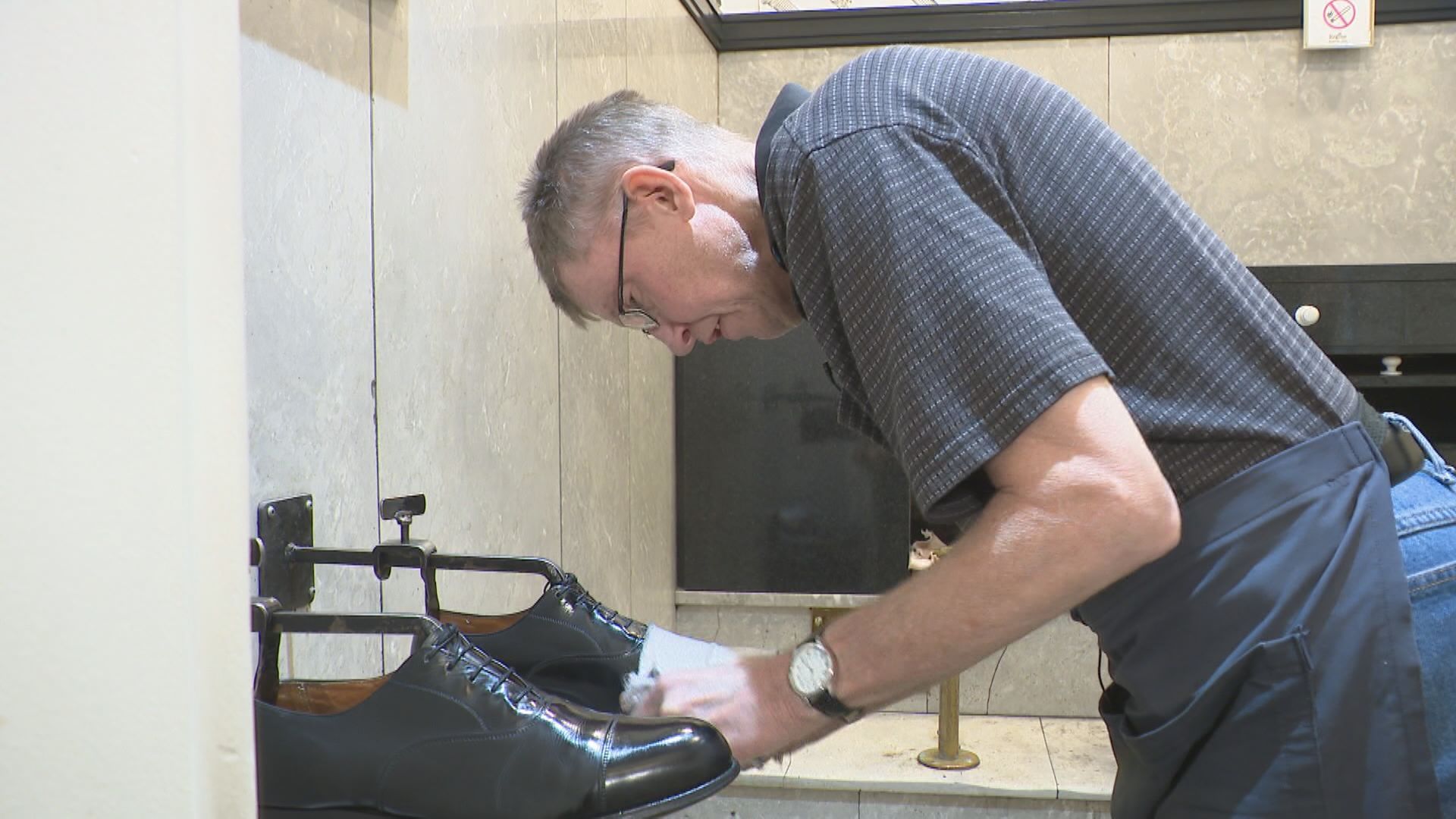 A legacy of shining shoes comes to an end