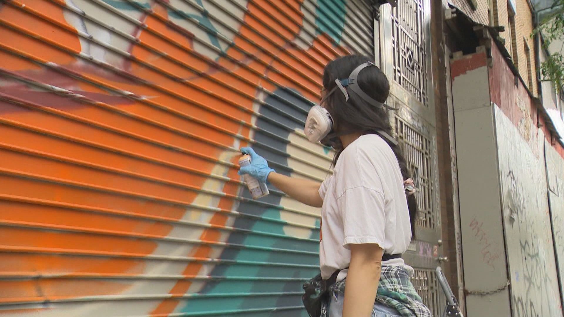 Три години след като полицията градските и бизнес лидерите във