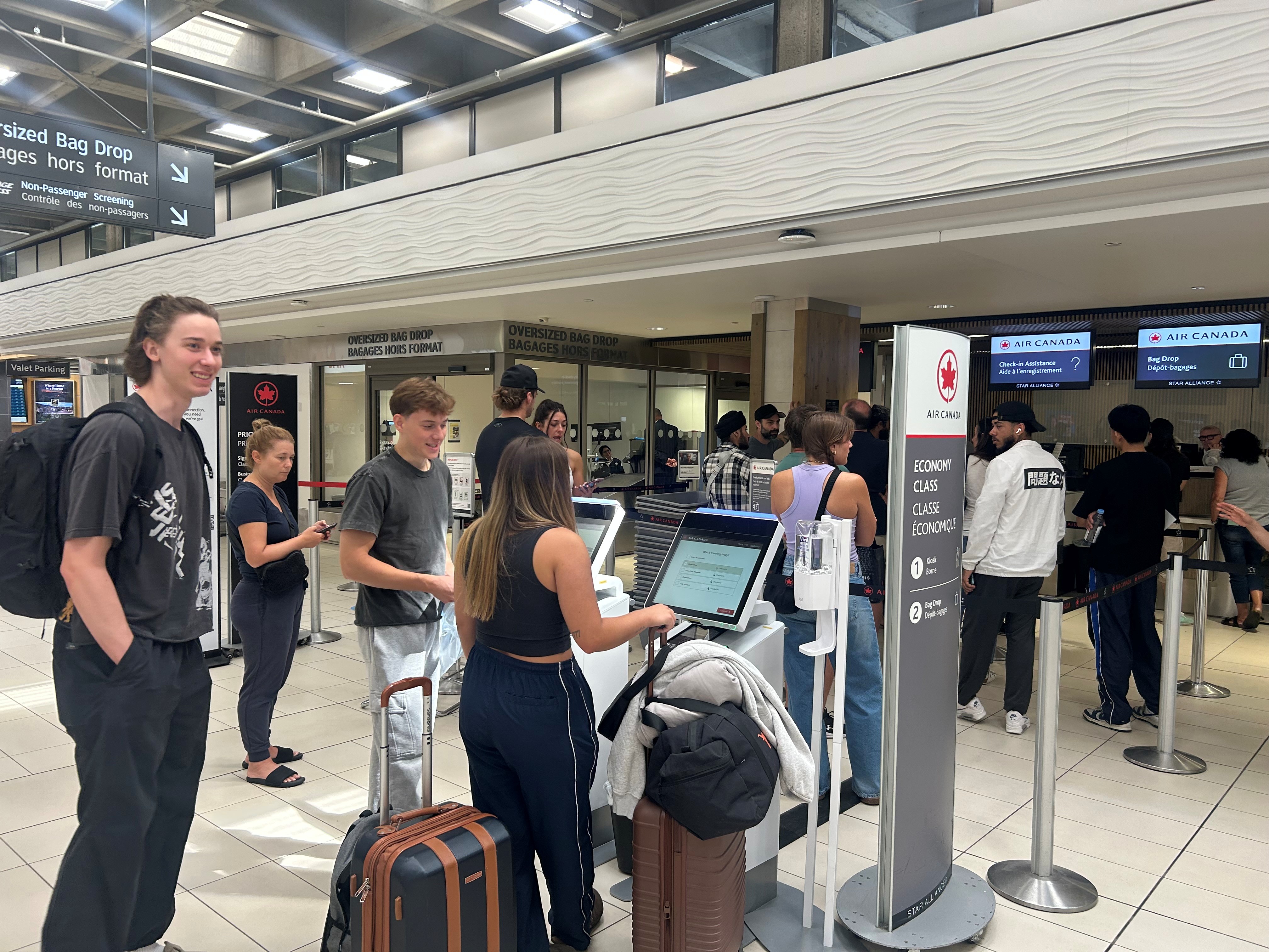 След дни когато се заземява на асфалта на международното летище