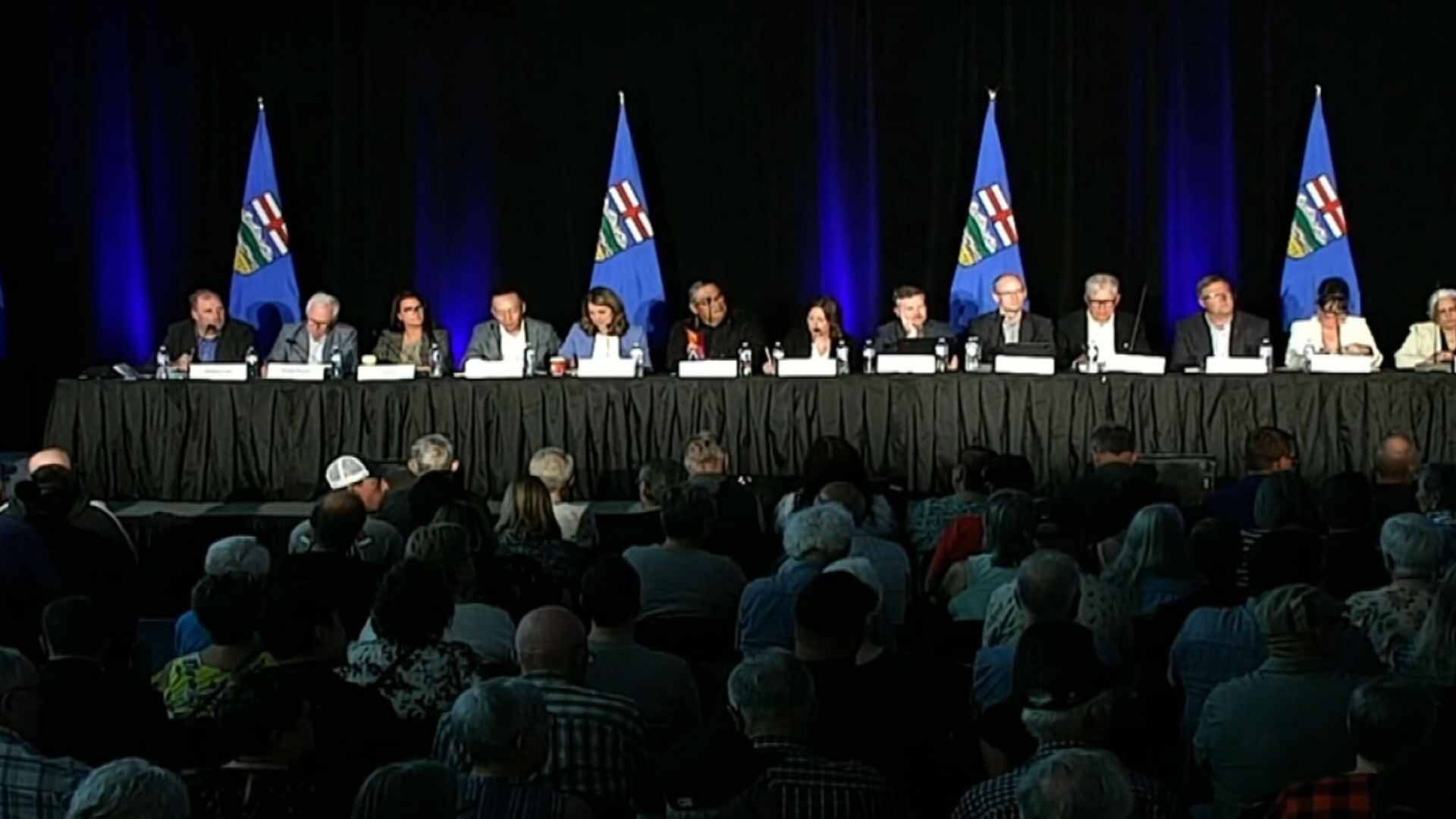 силни наздравици за масови депортиране и раздяла в Алберта бяха