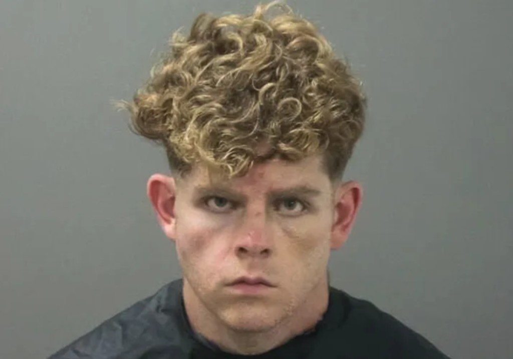 Учителят обвинен в фатално намушкване на омъжена двойка в Арканзас