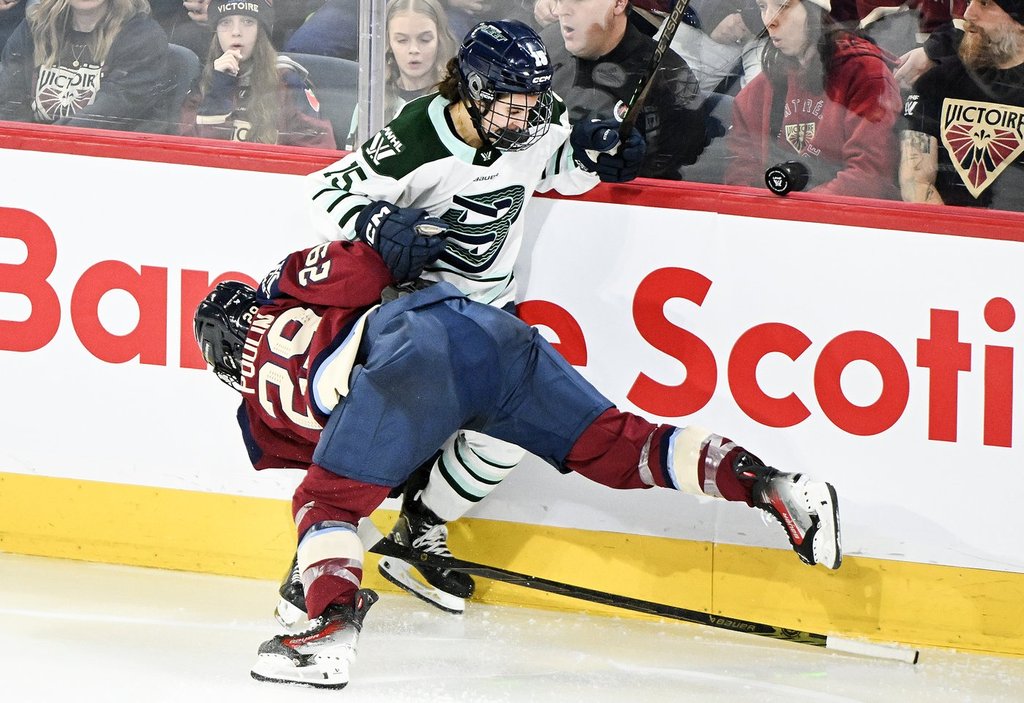 Професионалната женска хокейна лига идва в Уинипег само за една