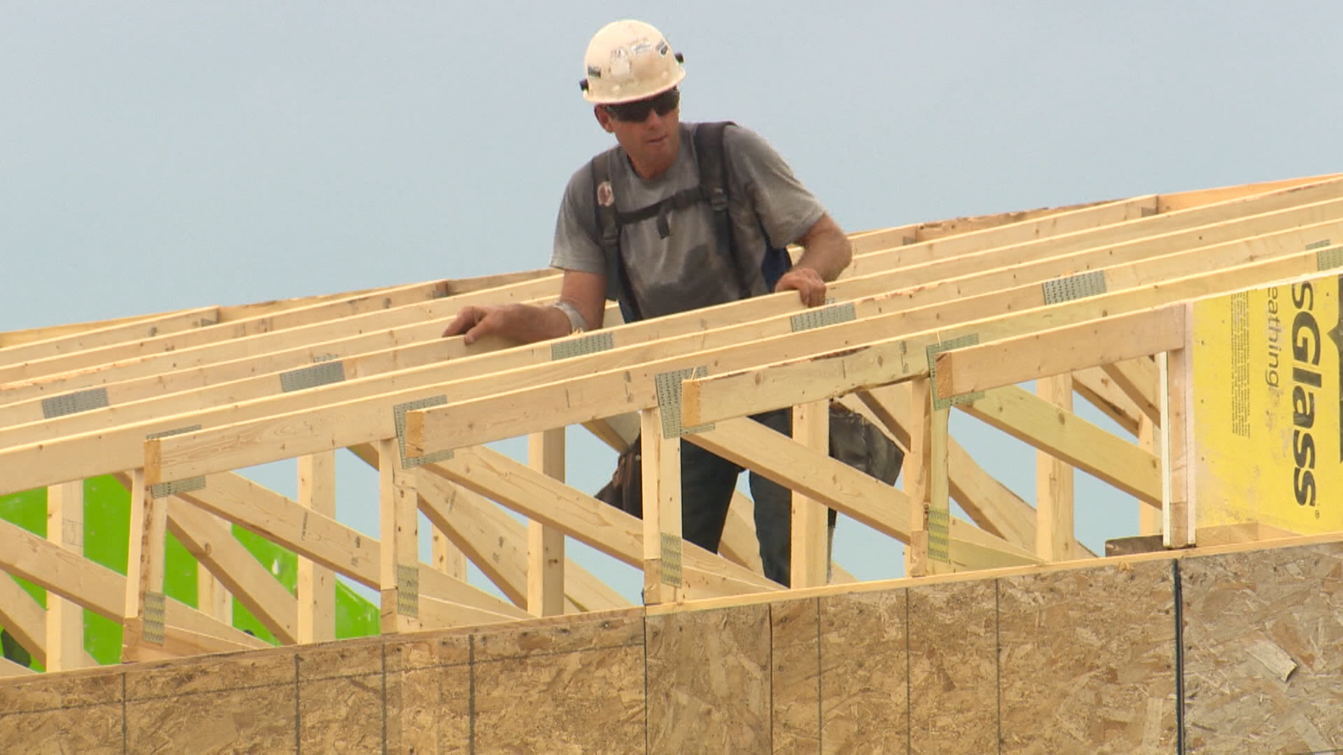 Броят на албертаните които търсят работа взе голям скок според