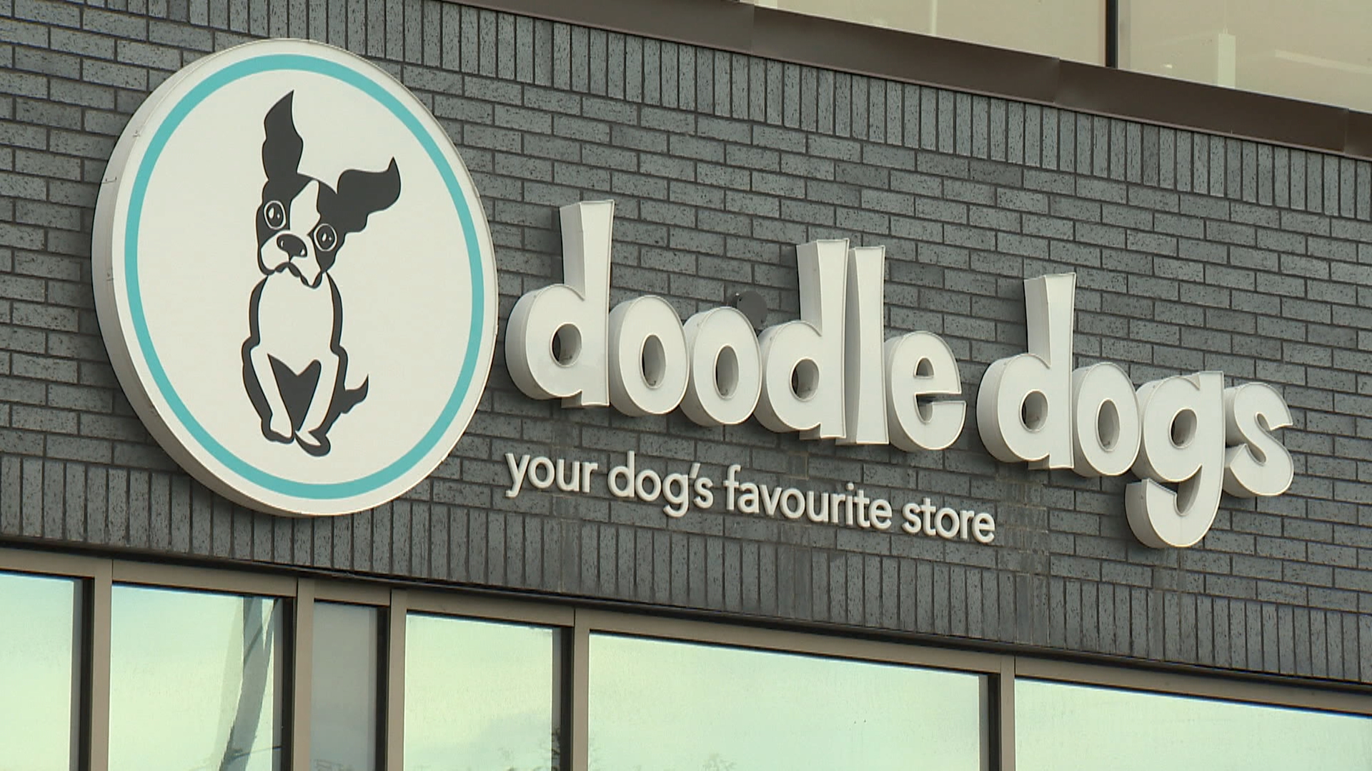 Друг малък бизнес в общността на Marda Loop затваря вратите