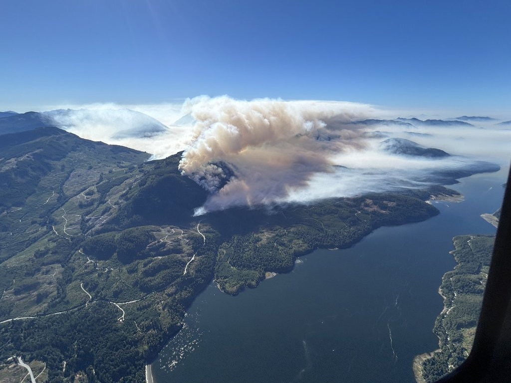 пр Н Е Служители на пожар казват че виждат по
