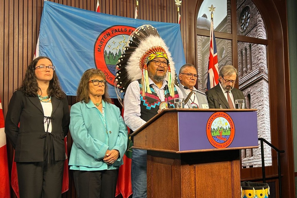 Онтарио Първа нация която е работила за достъп до пътя