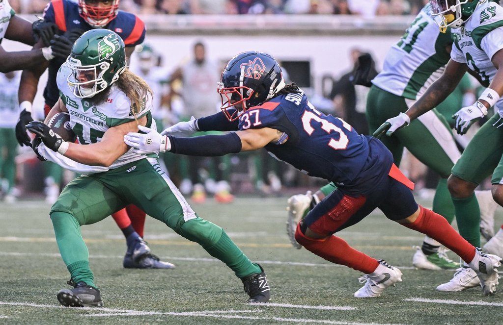 Доминиращо отбранително изпълнение и експлозивни пиеси позволиха на Saskatchewan Roughriders