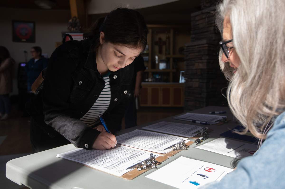 Eva Craik signs the Forever Canadian petition, created by Former conservative deputy premier Thomas Lukaszuk in Edmonton on Thursday August 21, 2025.
