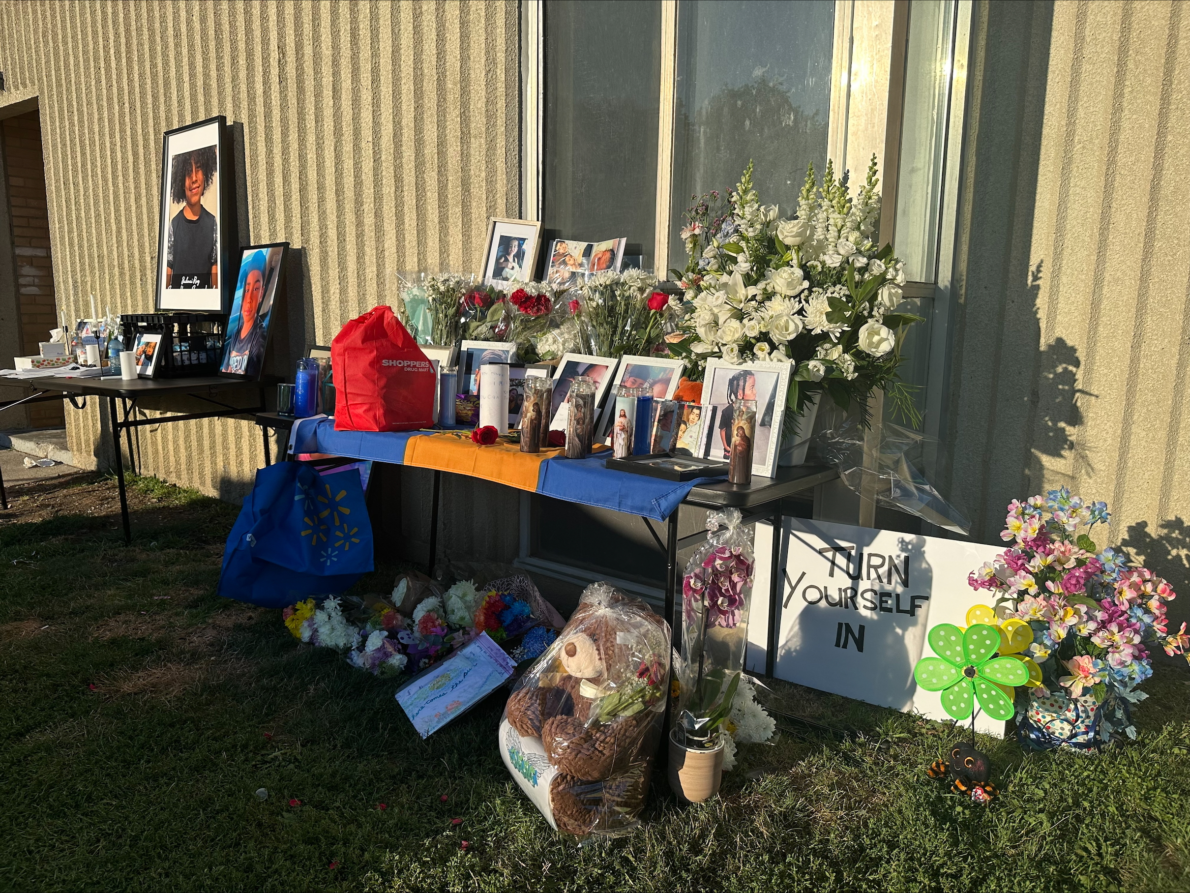 Повече от 100 души се събраха за бдение в четвъртък