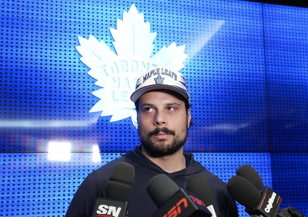 Торонто кленовите листа вървят напред без Мич Марнер Звездният крило закрепи