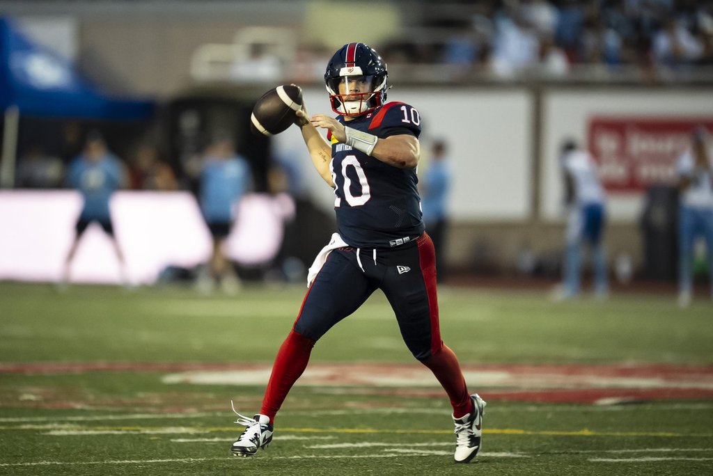 Изглежда че Montreal Alouettes имат своя стартер назад Куотърбекът Дейвис