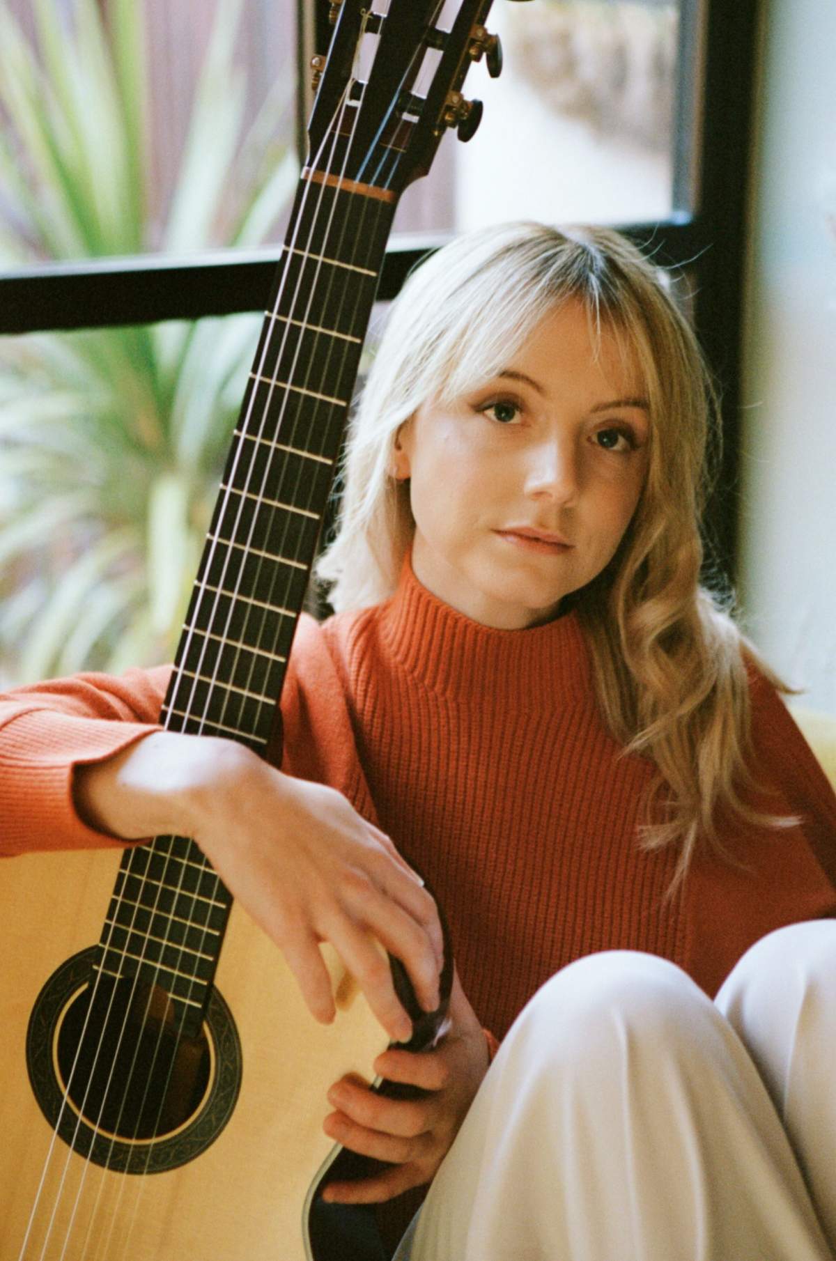 Alexandra Whittingham, classical guitarist - image