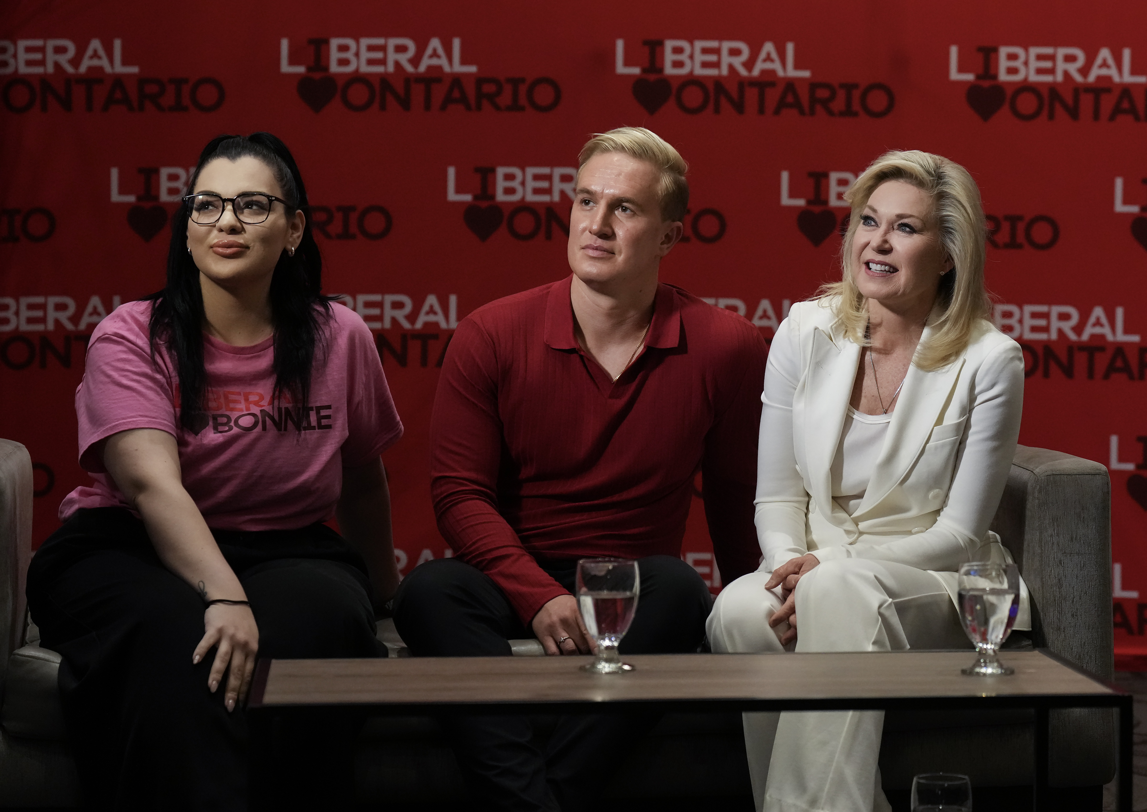 лидерът на либерала на Онтарио Бони Кромби не успя да