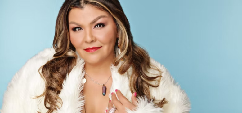 Crystal Shawanda at the New Moon Folk Club - image