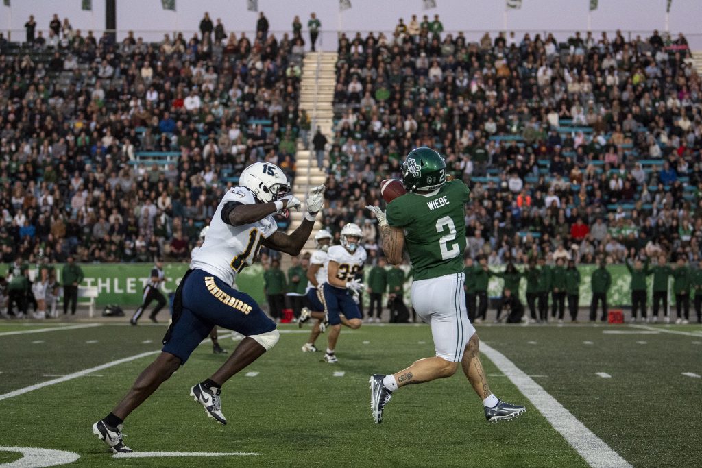 натрупване на близо 200 приемащи ярда при 51 14 стъпка на