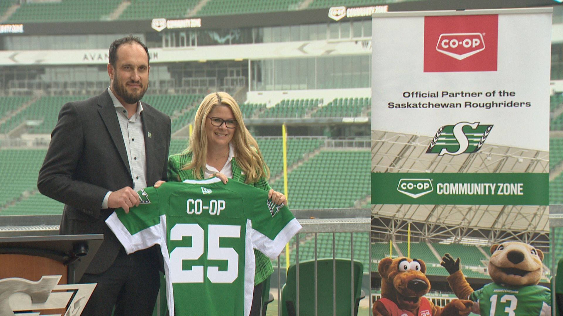 Saskatchewan Roughriders се обединяват с Co op за да стартират новата