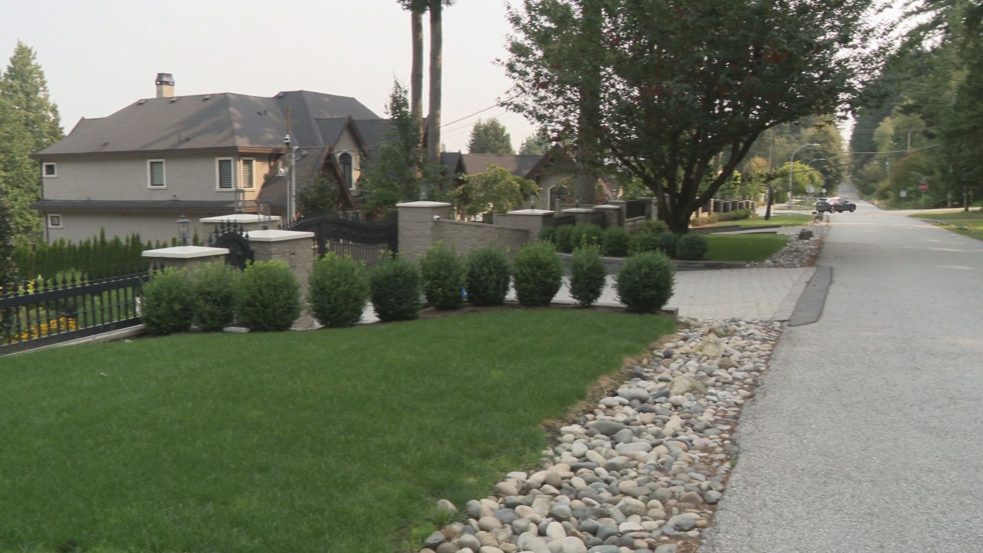 Полицията в Сури Б С казват че смятат че ранната сутрешна