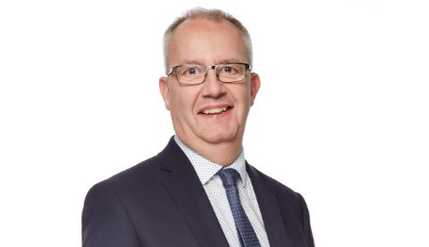 Дългогодишен водещ на Victoria Radio е арестуван по такси за