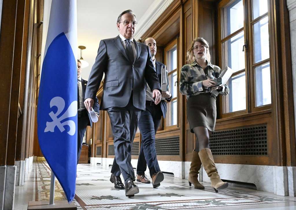 Quebec premier to shuffle cabinet next week, delay start of legislative session