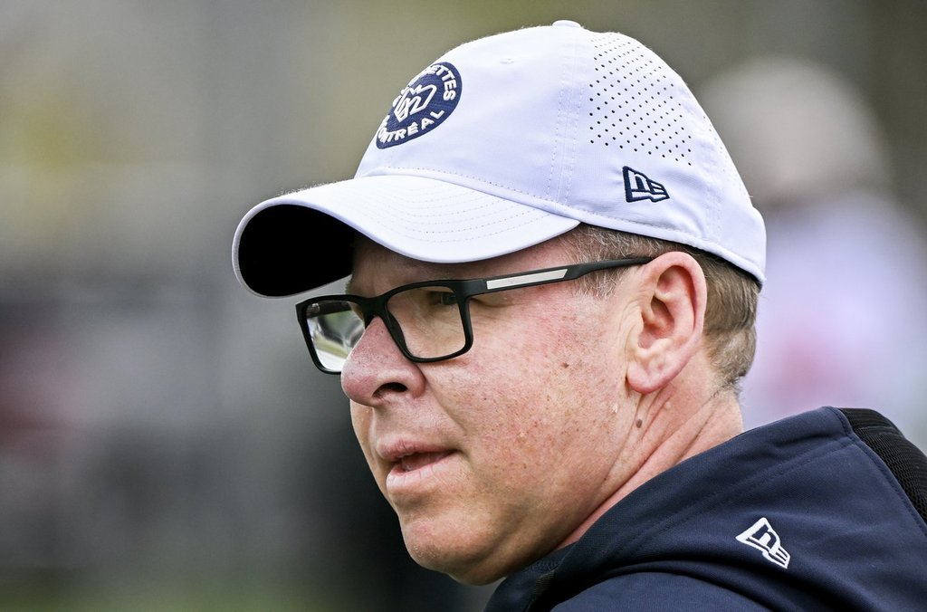 Ден след като канадският защитник Натан Рурк взриви промените на