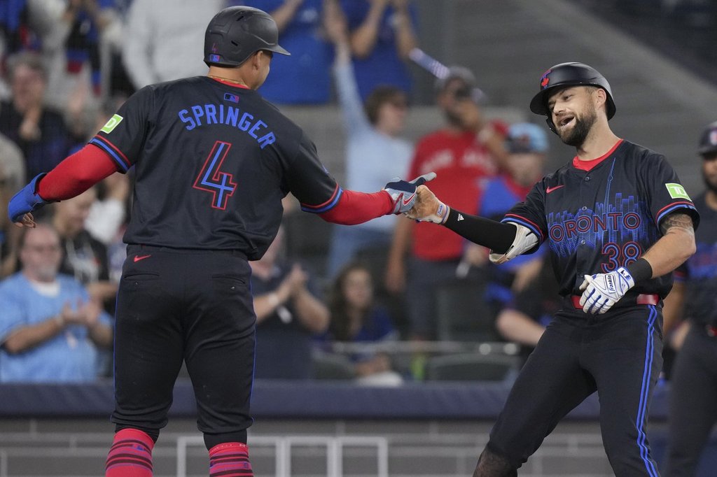 Lukes powers Blue Jays to 4-2 win over Rays