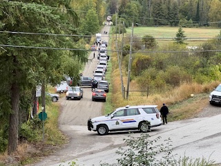 напрежението е високо в универсалната ферма за щраус в Edgewood