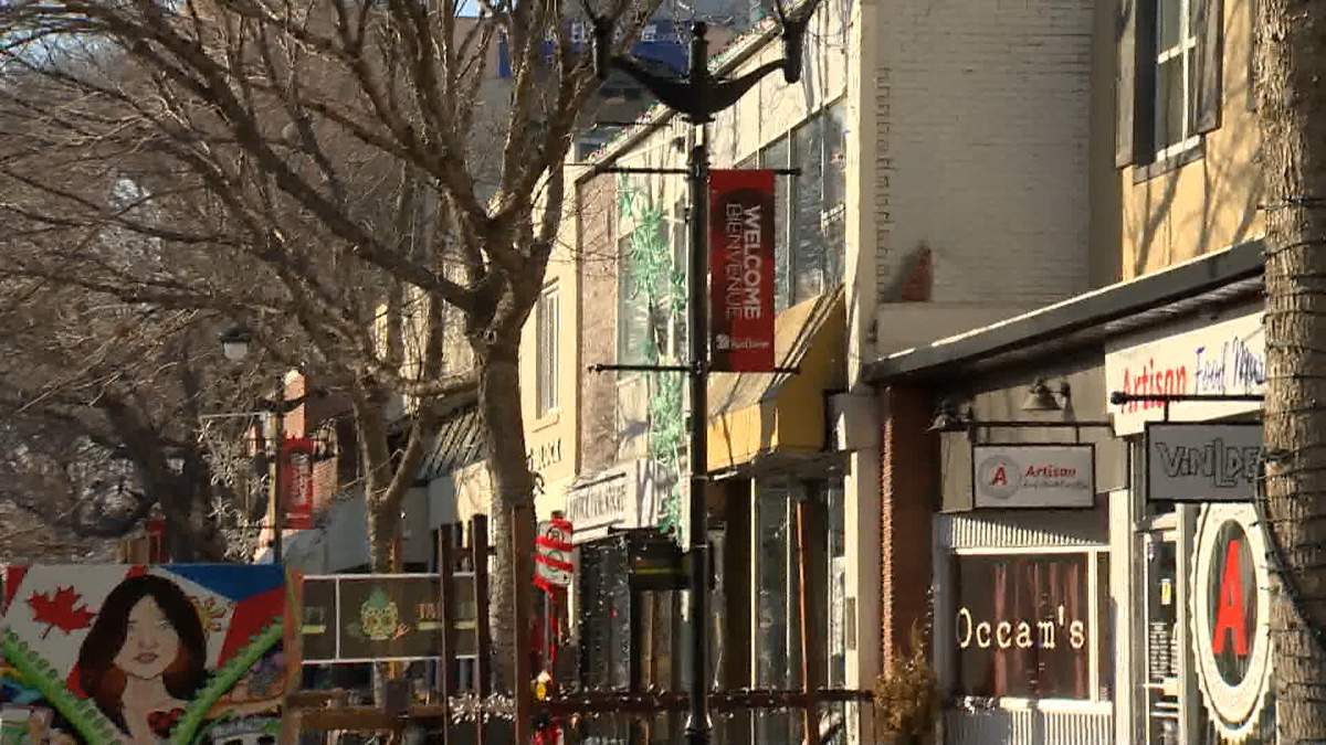 The unemployment rate in the city of Red Deer increased from 5.4 per cent in July to 6.7 per cent in August as the number of people with jobs shrunk by 1,500 people.