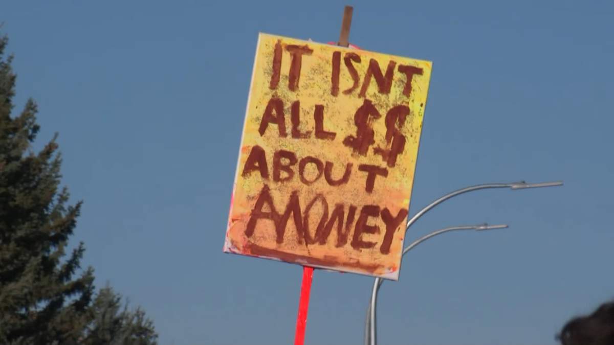 With no end in sight to the strike by Alberta teachers, and no strike pay for teachers, some are trying to figure out other ways of making some extra cash to help make ends meet.