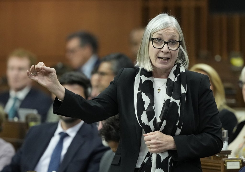 Федералното правителство каза в петък че може да предостави заем