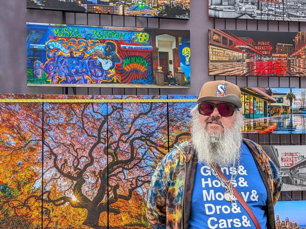 СИАТЪЛ – Художникът и продавач на Pike Place Market Даниел