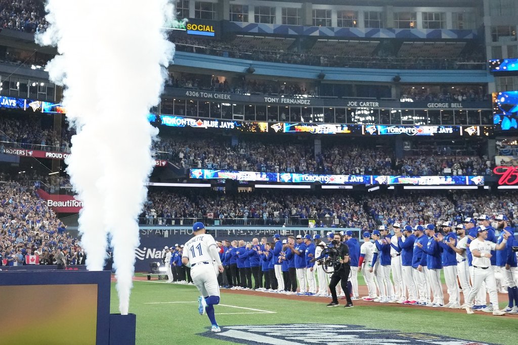 Вътрешният играч на Блу Джейс Бо Бичет се завърна в