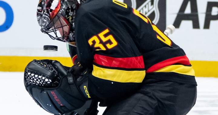 ВАНКУВЪР – Кийфър Шерууд отрази подаване на Brock Boeser в