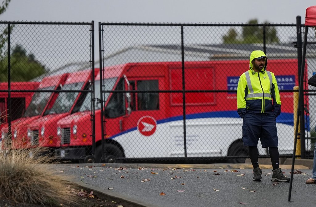 A striking Canada Post worker stands at a picket line outside a delivery depot, in Burnaby, B.C., on Monday, Sept. 29, 2025. THE CANADIAN PRESS/Darryl Dyck