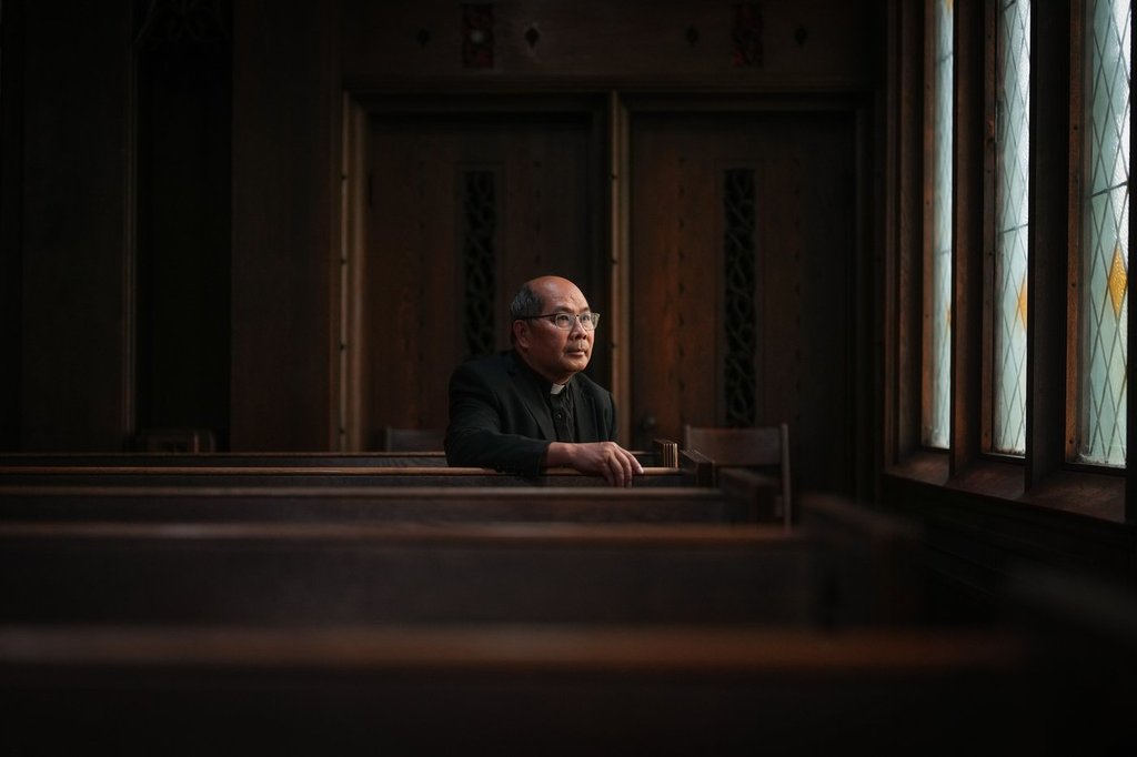 Последните шест месеца бяха размазани за преп Франсис Галван Пасторът в