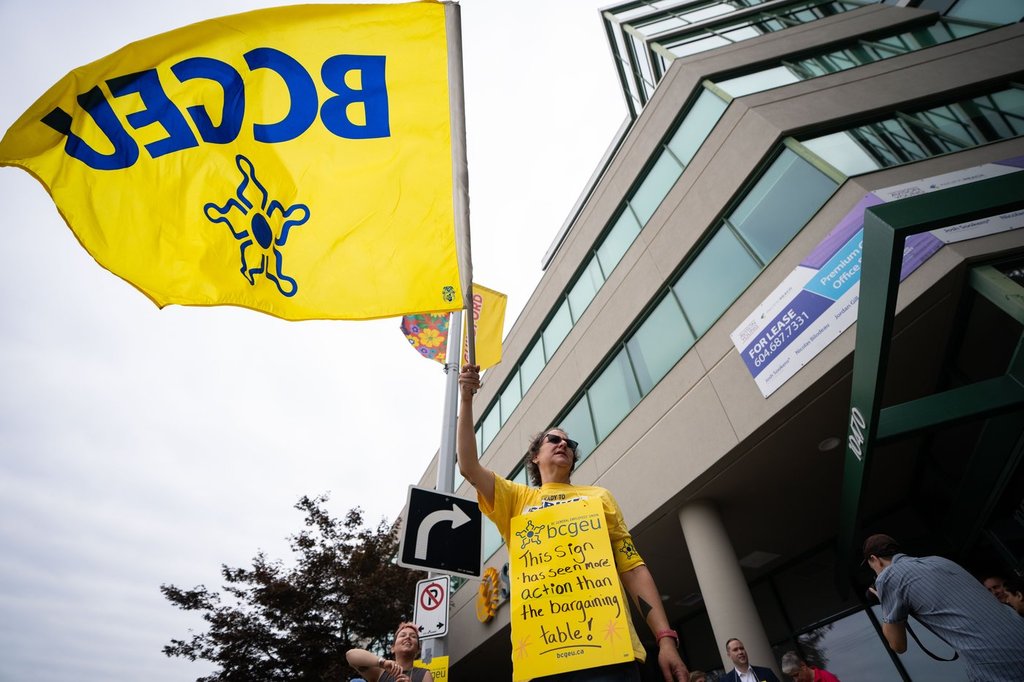 Съюзът представляващ стачкуващите работници в обществените услуги в Британска Колумбия