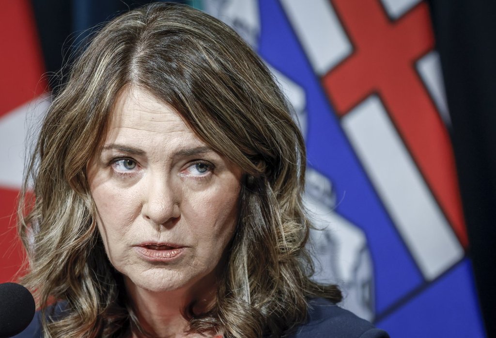 Правителството на Алберта държи законодателните си документи близо до гърдите