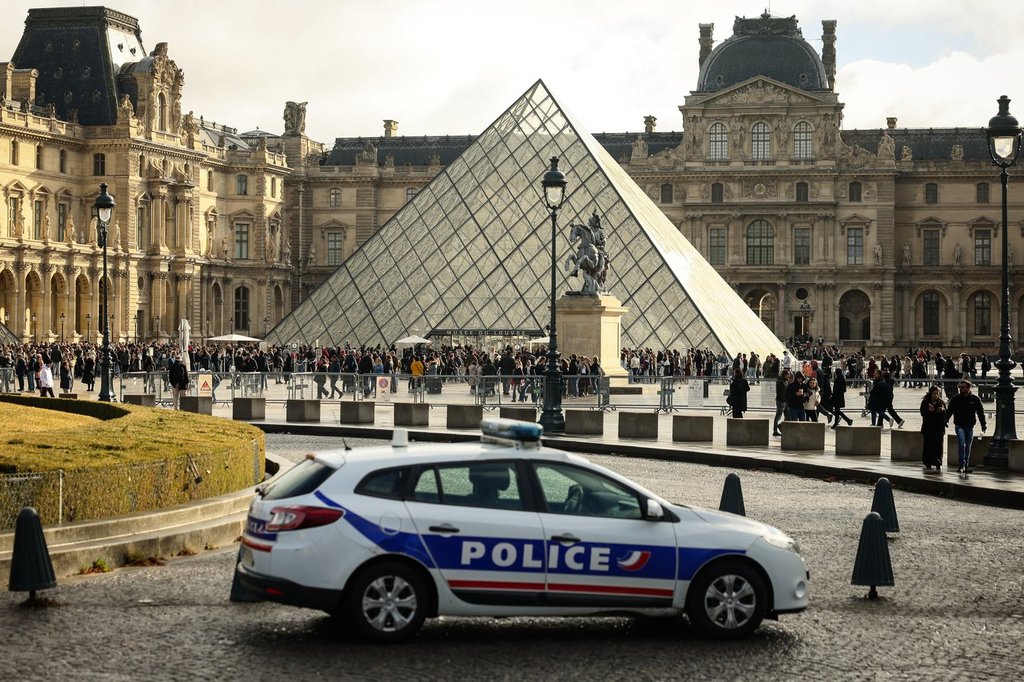 Louvre robbery suspects arrested week after jewel heist, prosecutor says