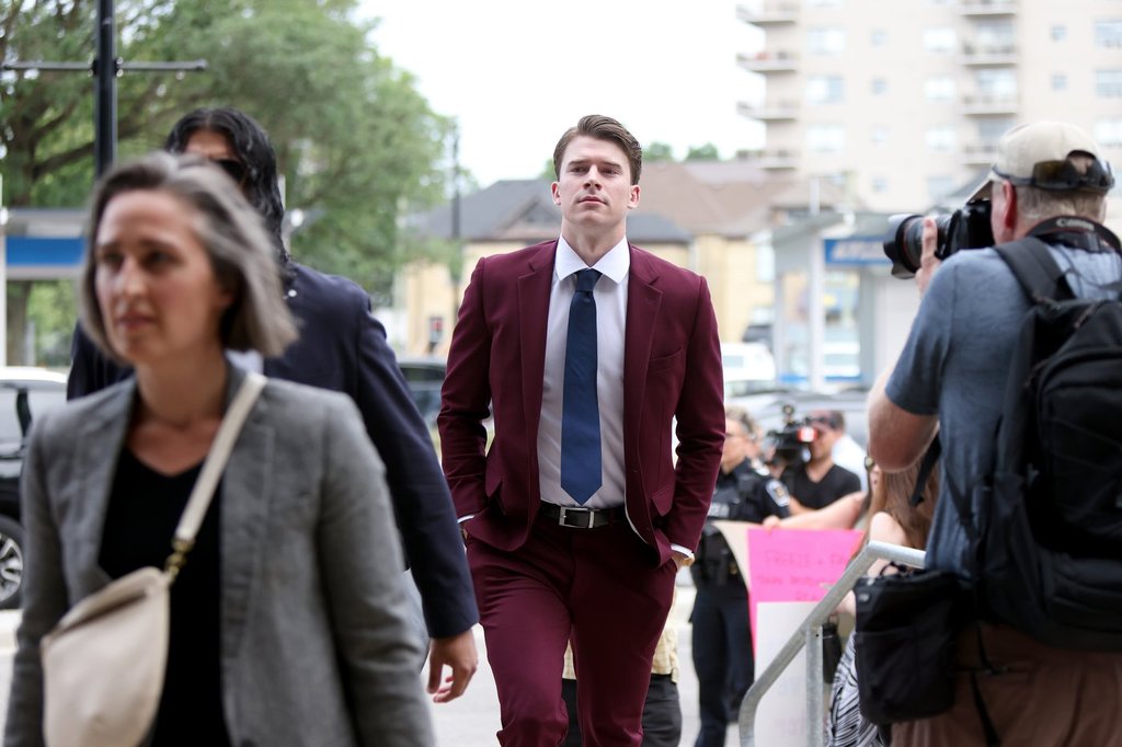 Вратарят Картър Харт един от петимата членове на отбора за юноши на